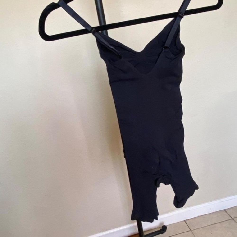 Skims Seamless Sculpt Mid-Thigh Bodysuit Onyx Black Size M Shapewear - Picture 4 of 4